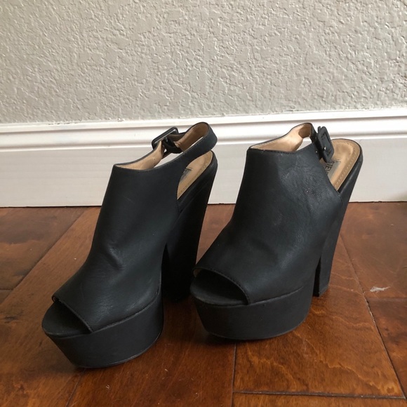 Black Steve Madden Heels - Picture 2 of 2